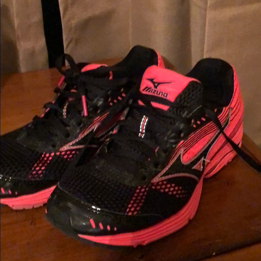 Mizuno tennis shoes